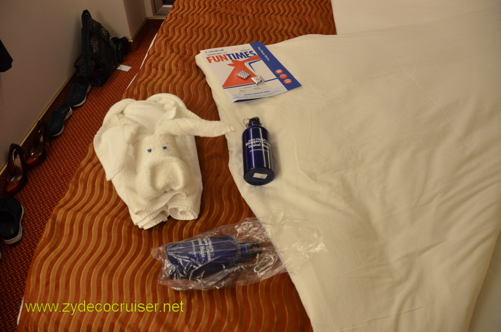 077: Carnival Magic, BC5, John Heald's Bloggers Cruise 5, Sea Day 2, Towel Animal, Bloggers Water Bottle Gift