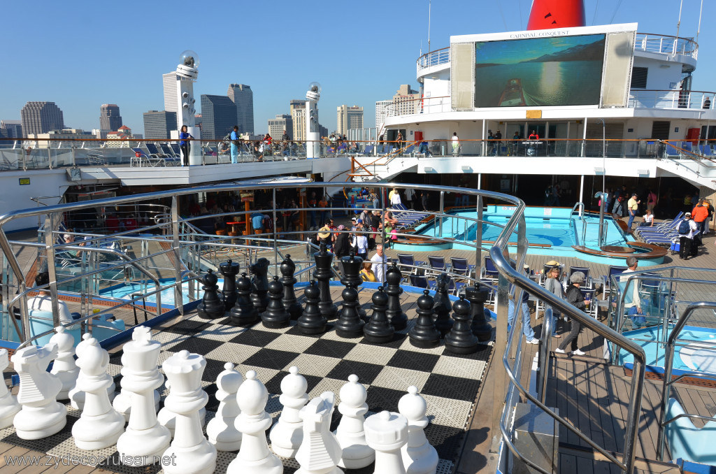 009: Carnival Conquest, New Orleans, Embarkation, Giant Chess