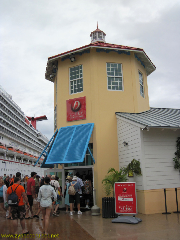 014: Carnival Conquest, Roatan, You have to walk though the Dufry Gauntlet 