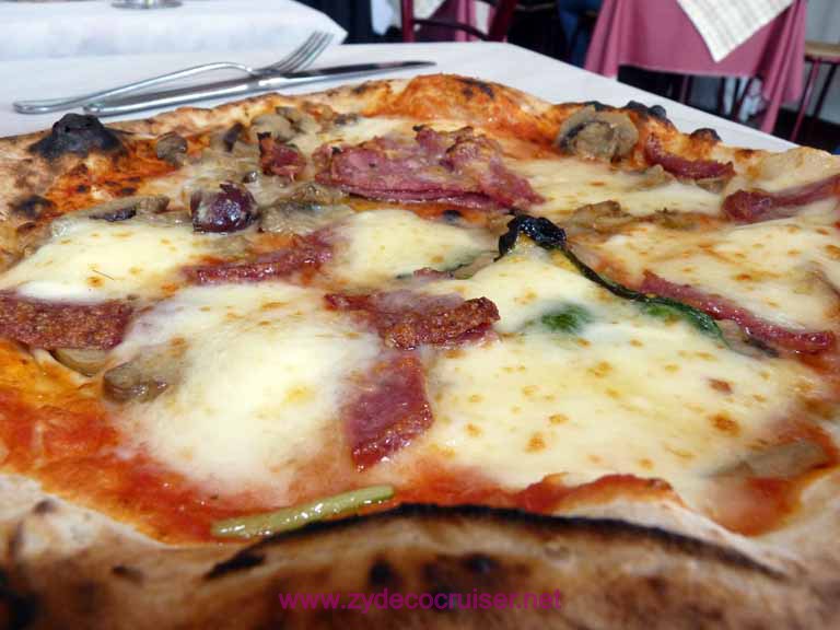 3646: Sofi Restaurant, Naples, Italy - Pizza Capricciosa - YUM!