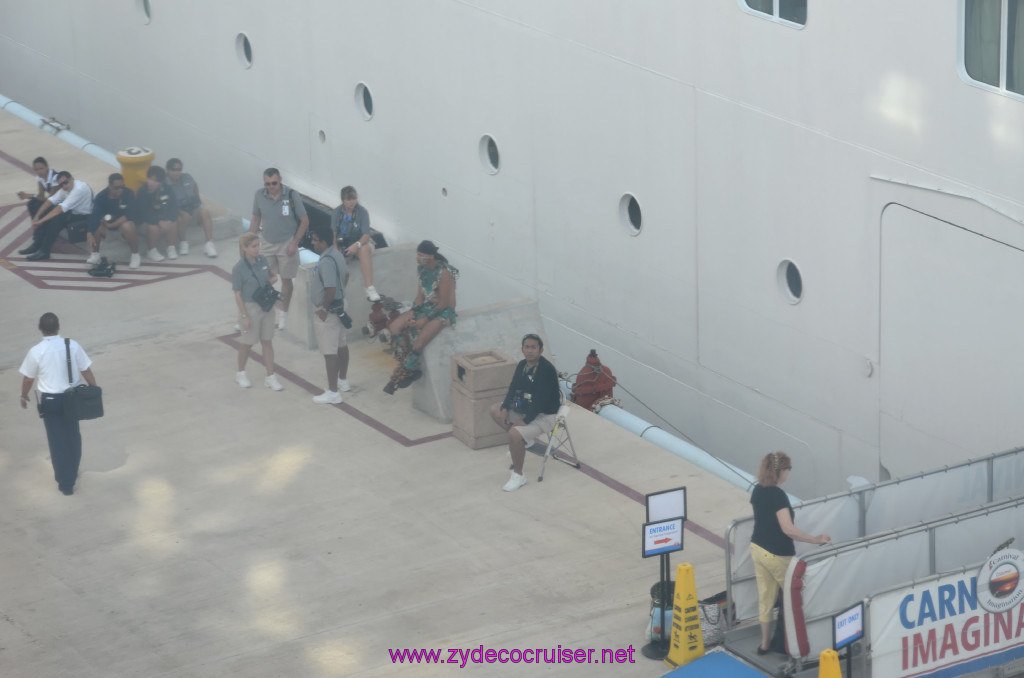 005: Carnival Elation Cruise, Cozumel, waiting for cruisers
