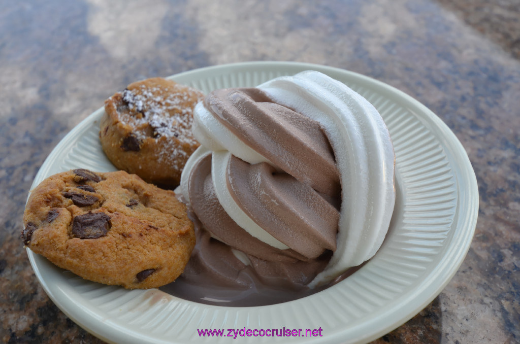 115: Carnival Elation Cruise, Cozumel, Soft serve frozen yogurt and cookies, 