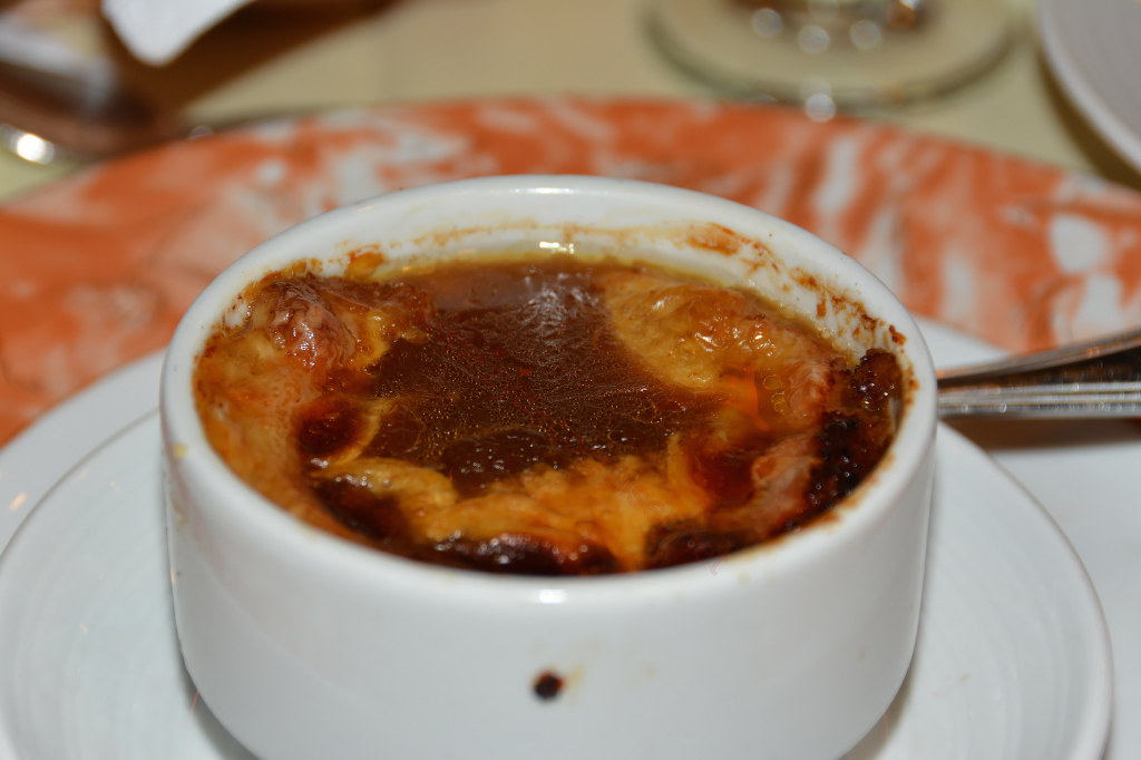 Carnival Inspiration, MDR American Table Dinner, Baked Onion Soup,