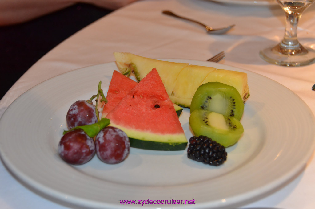 017: Carnival Sunshine, MDR Dinner, Fresh Tropical Fruit Plate, 