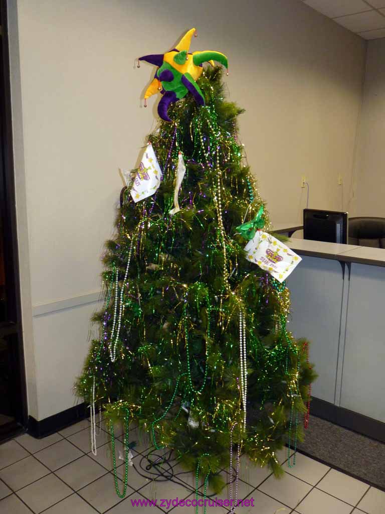 005: Mardi Gras Tree at Alamo Car Rental, New Orleans Airport (MSY)