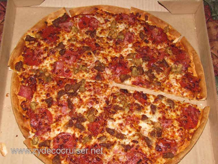 033: Comfort Inn and Suites, Long Beach, Pizza Hut Meat Lover's, Thin Crust
