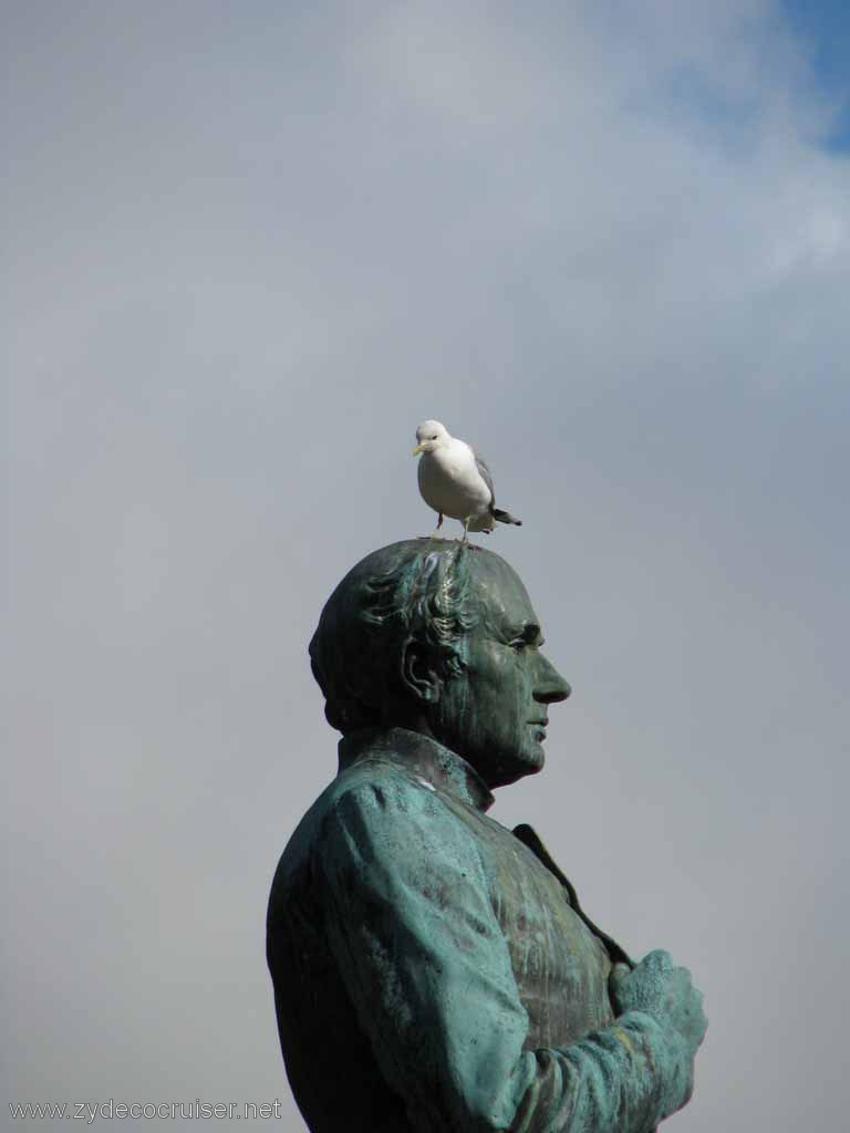 011: Carnival Splendor, Helsinki, Some day you're the sea gull, some days you're the statue