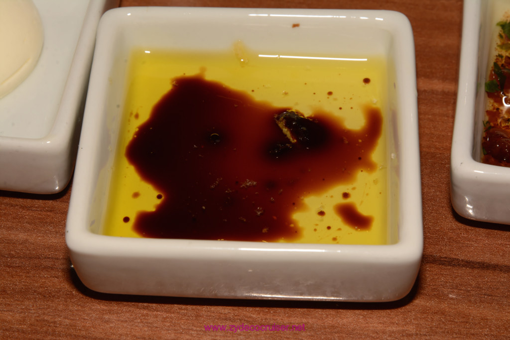 088: Carnival Horizon Cruise, Aruba, MDR Dinner, Olive Oil and Balsamic