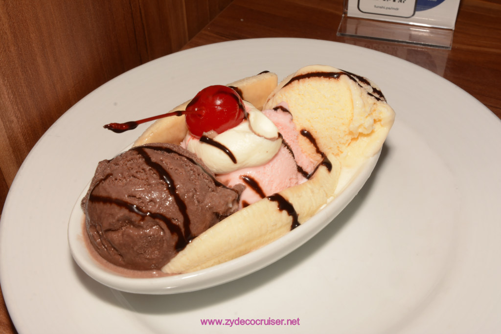 100: Carnival Horizon Cruise, Aruba, MDR Dinner, Banana Split, 