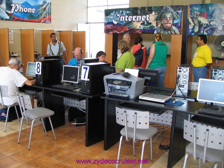 Internet cafe, Puerto Santo Tomas de Castilla, Guatemala